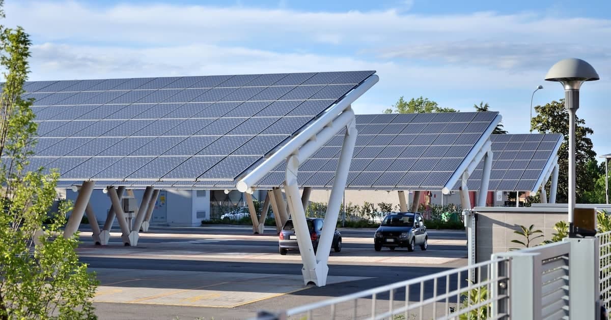 Afbeelding van duurzame carports met zonnepanelen 